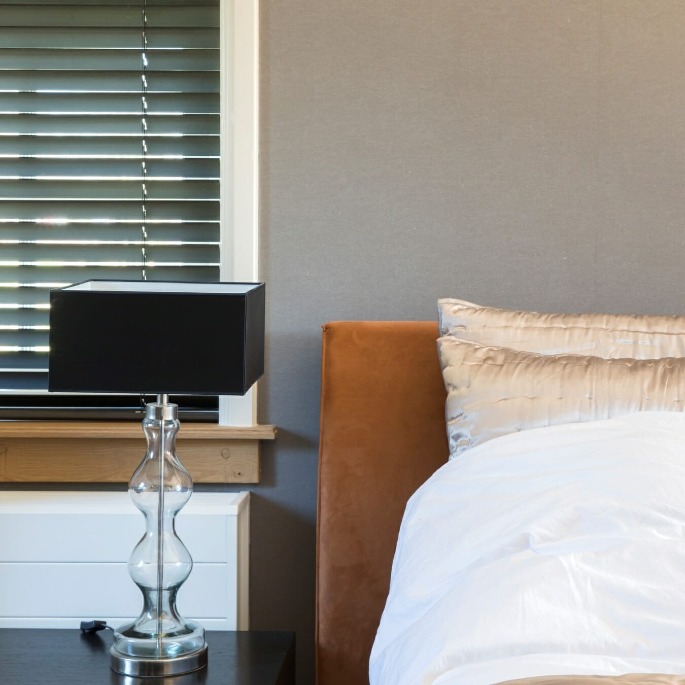 Aluminium jaloezieën in slaapkamer