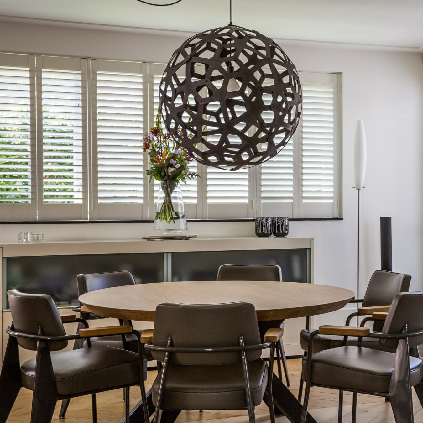 Witte Zonnelux shutters eetkamer