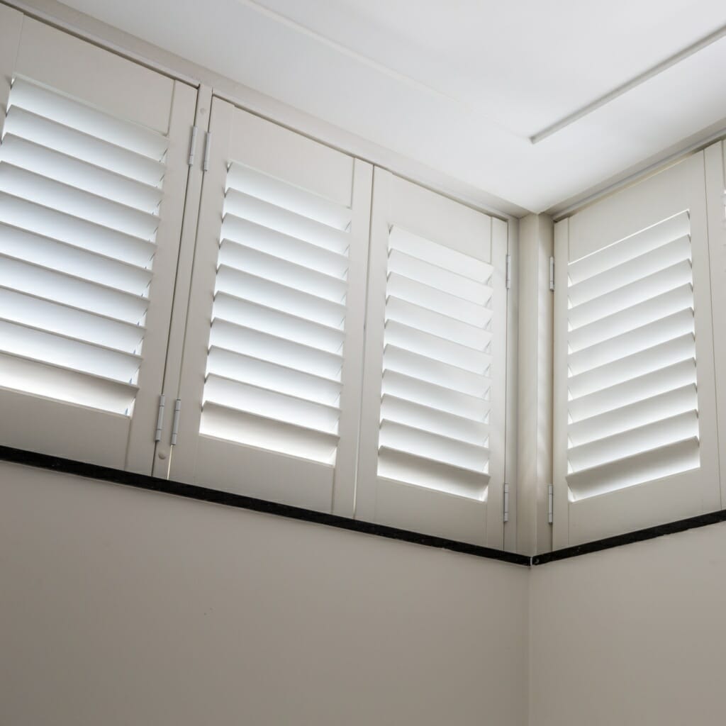 Witte Zonnelux shutters