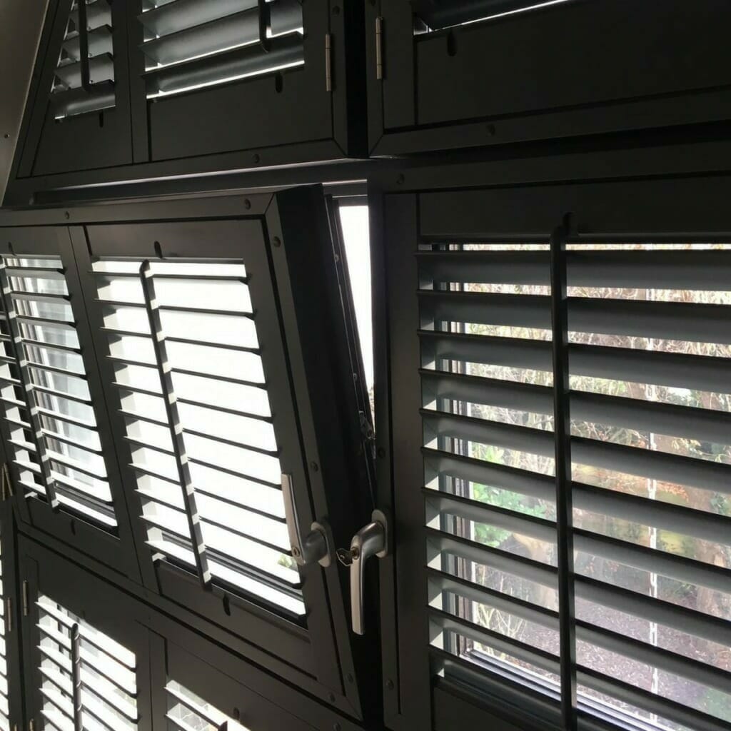 Shutters voor draai-kiepramen