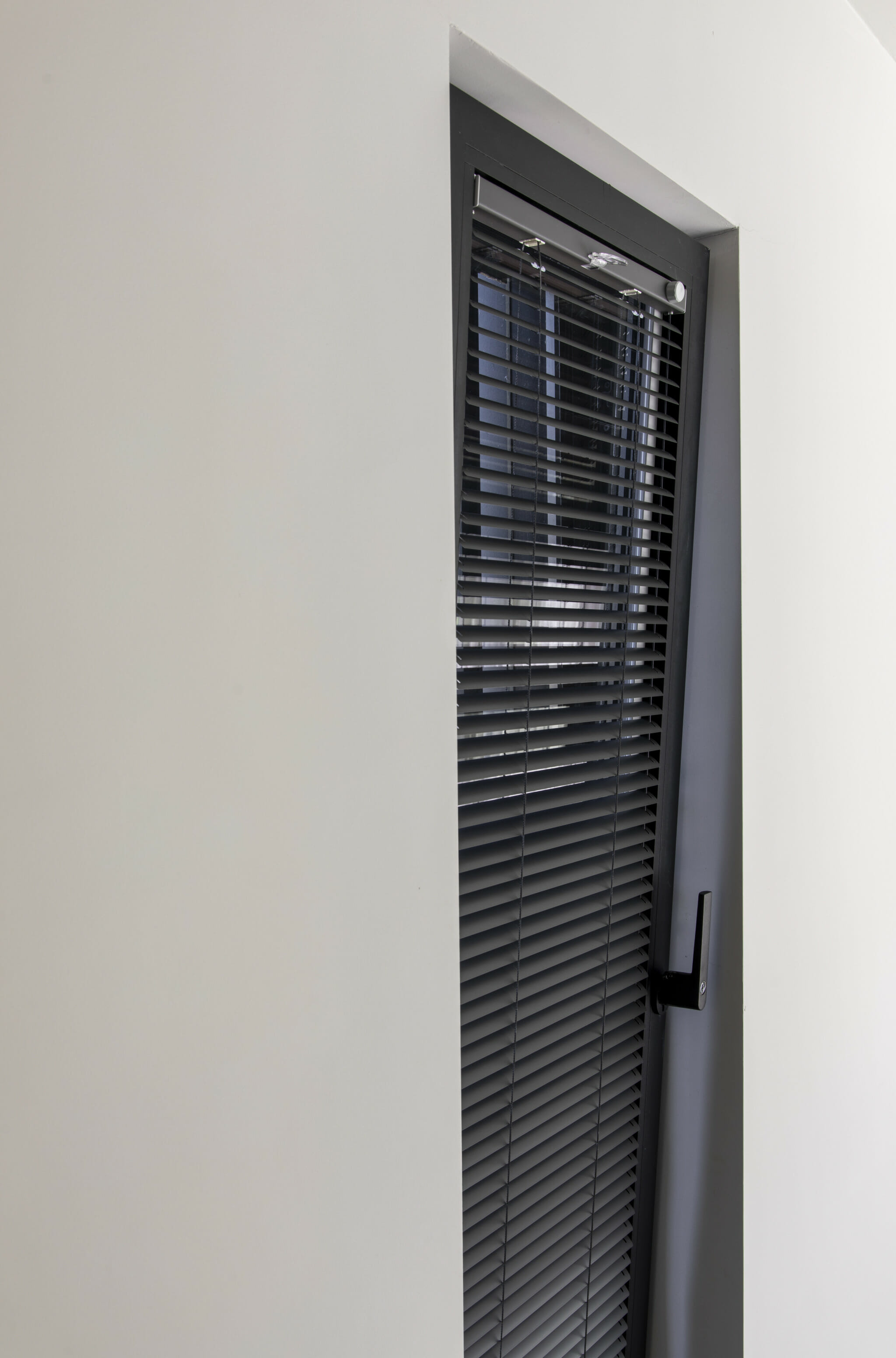 Aluminium mini-jaloezieën horizontale raamblinden, aluminium metalen venetiaanse jaloezieën, anti-UV waterdicht, voor keuken, kantoor, badkamer, slaapkamer, woonkamer, gemakkelijke fit, aanpasbaar,W50xH80cm/20x32in