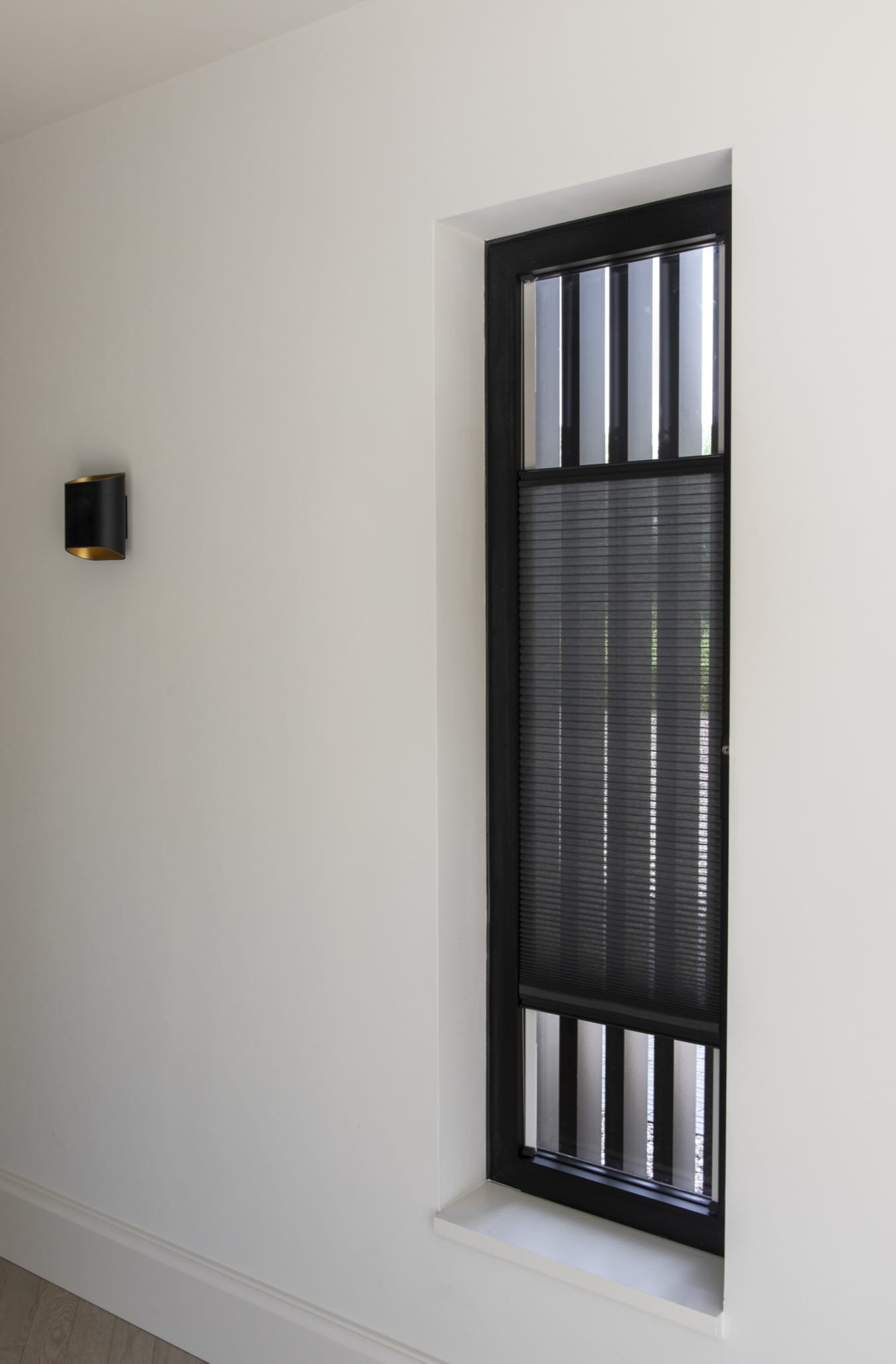 Duette® shades met het tapeframe voor het draai-kiepraam