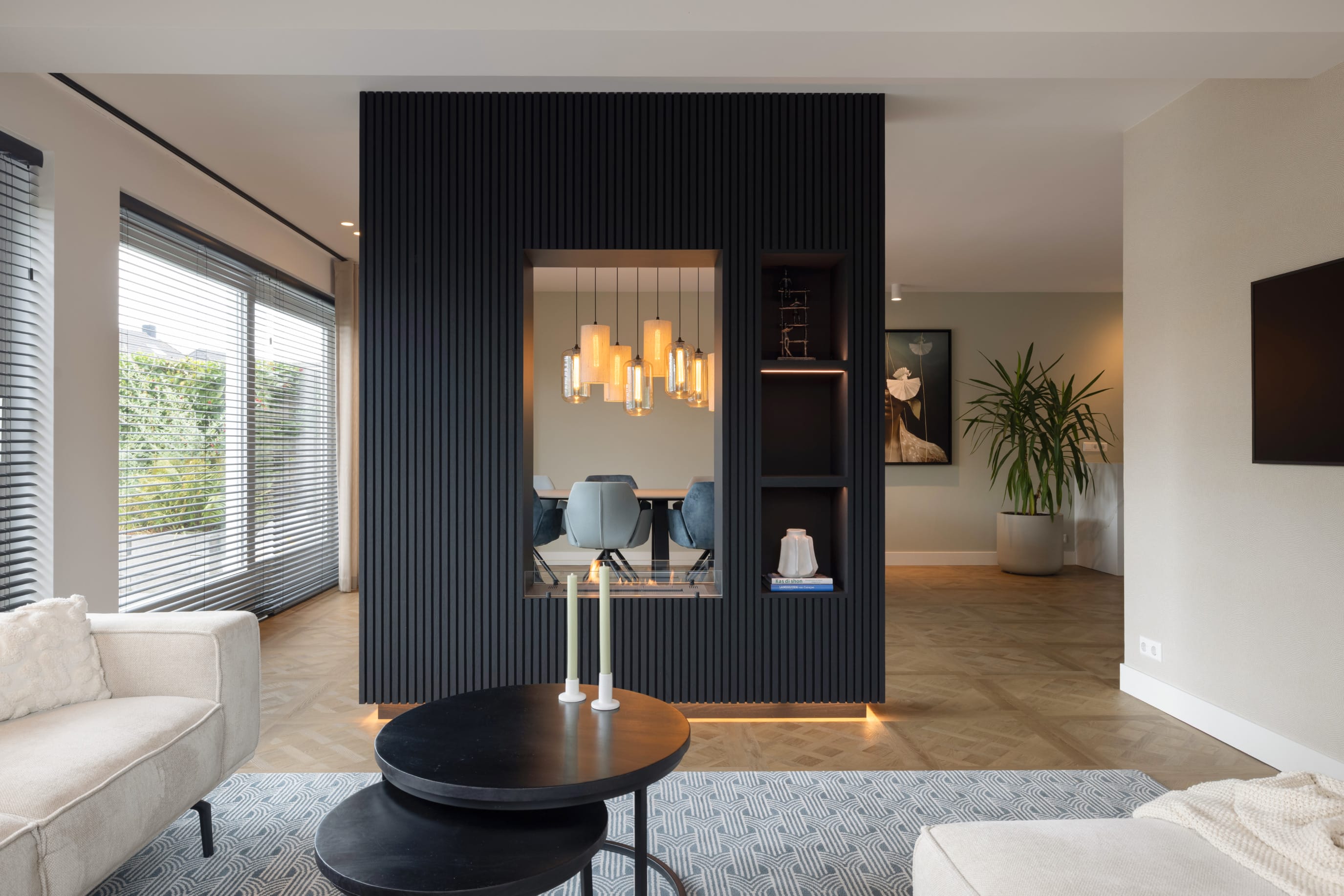 Binnenkijken bij een indrukwekkend, ruimtelijk interieur met aluminium ...